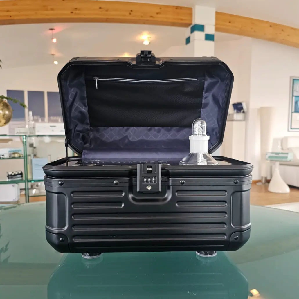 geöffneter Airnergy Travel Plus V2 - mobiler Vitalisator