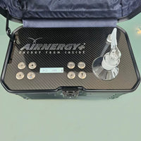 Innenansicht und Bedienungsoberfläche des Airnergy Travel Plus V2 in schwarz